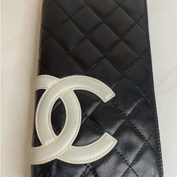 CHANEL Handbags - CHANEL Cambon Bi-Fold
Leather Wallet - Black and Pink